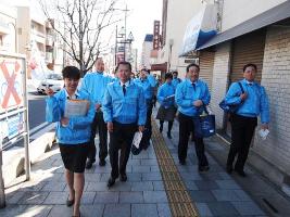 まち歩きの様子